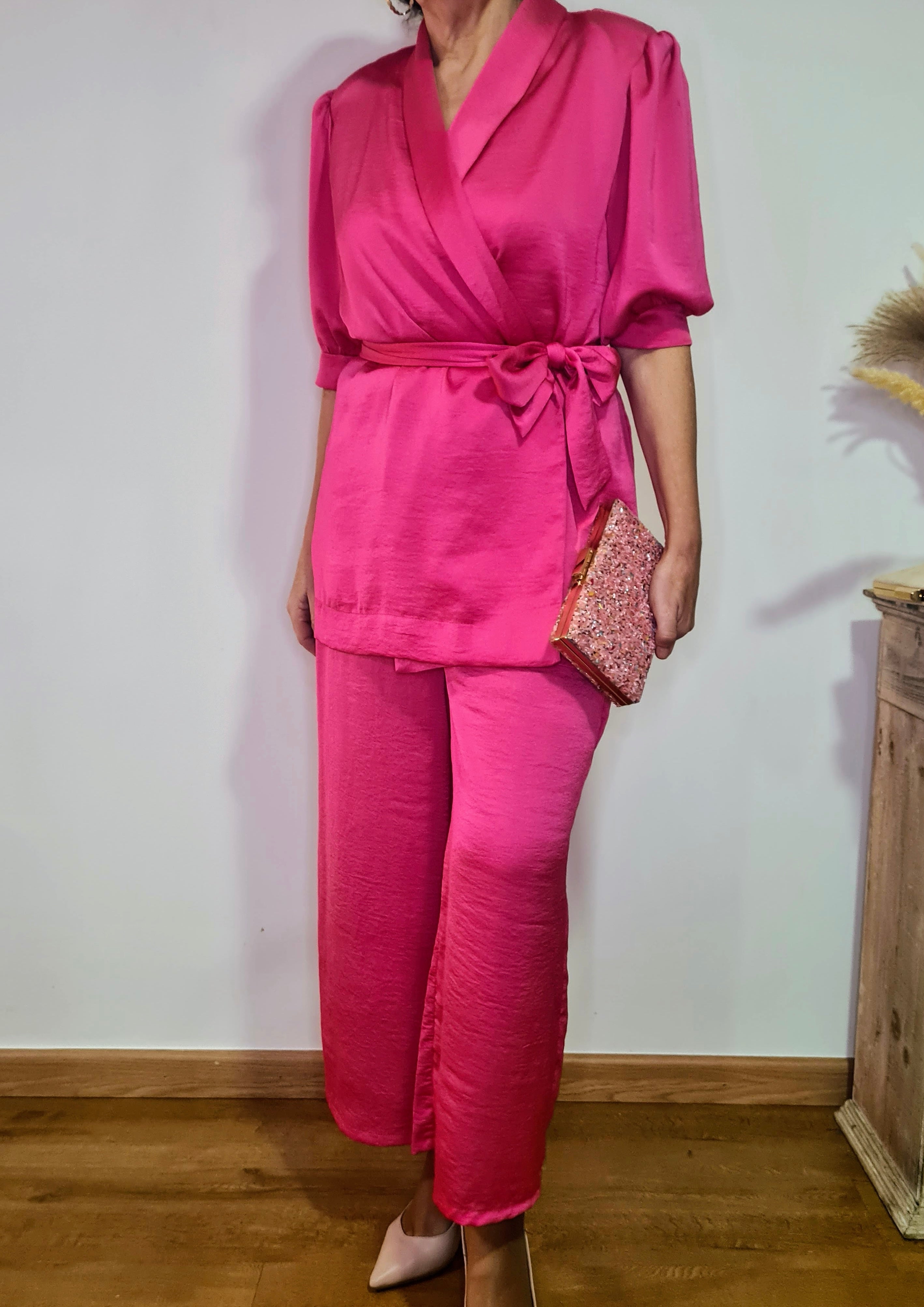 TRAJE FUCSIA