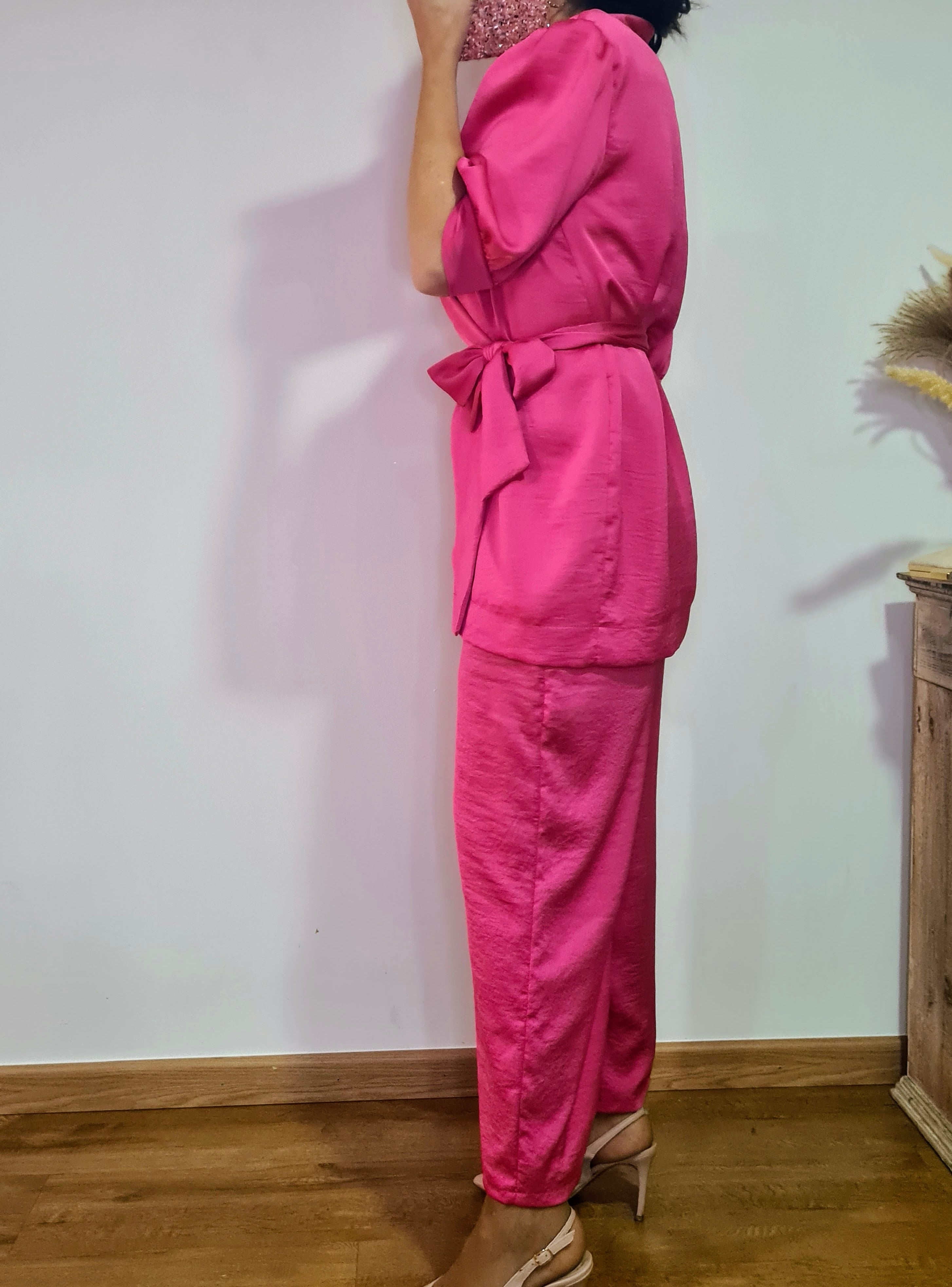 TRAJE FUCSIA