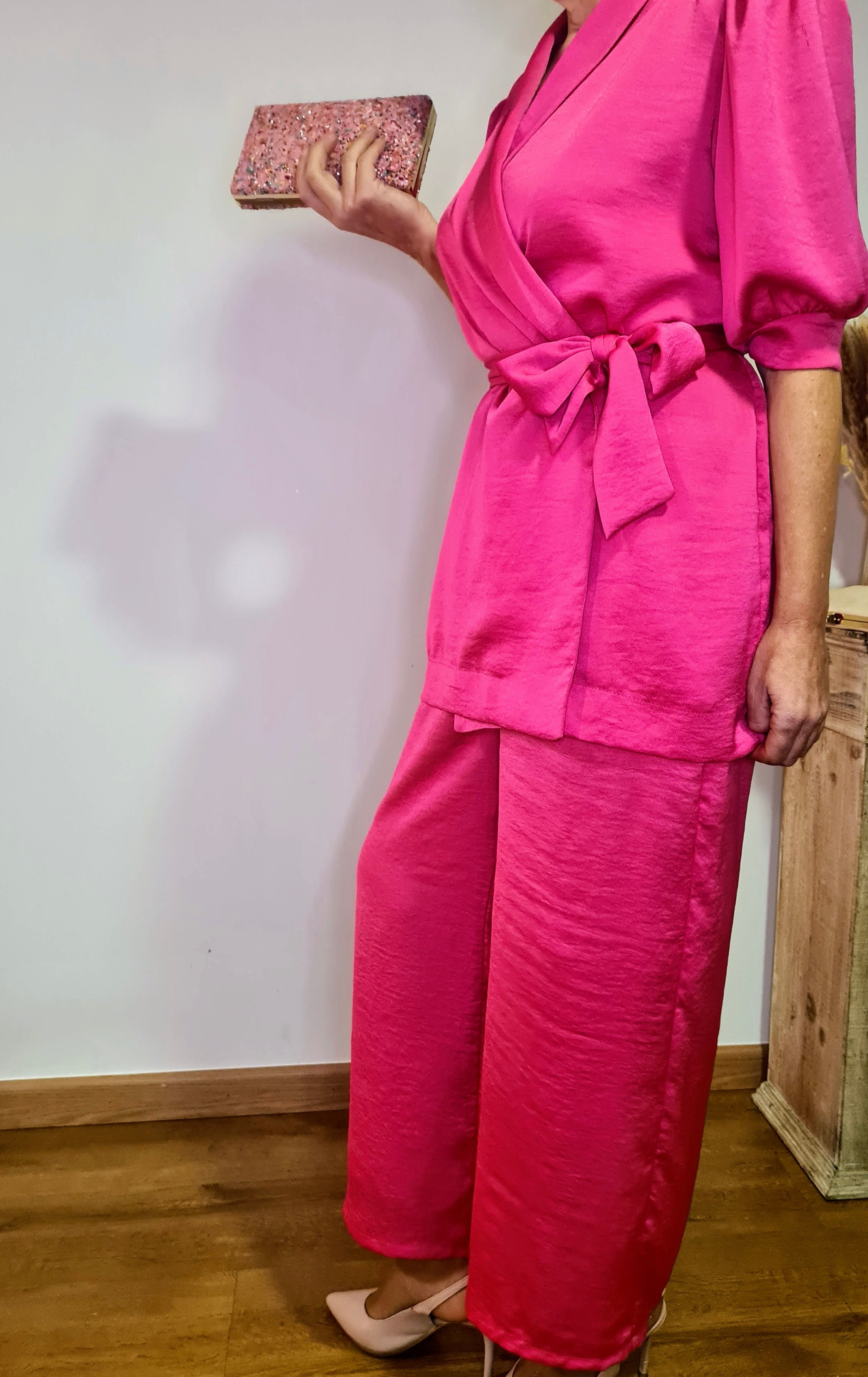 TRAJE FUCSIA