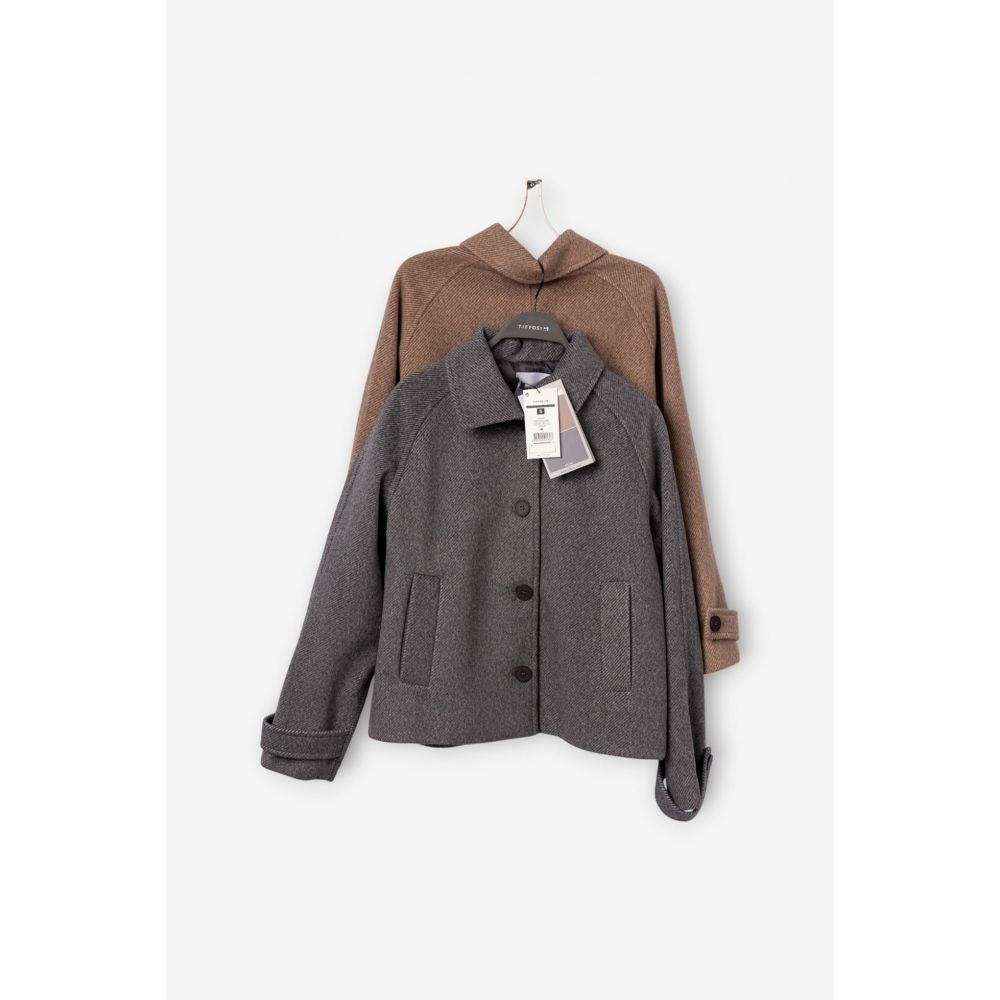 Chaqueton Gris Trama